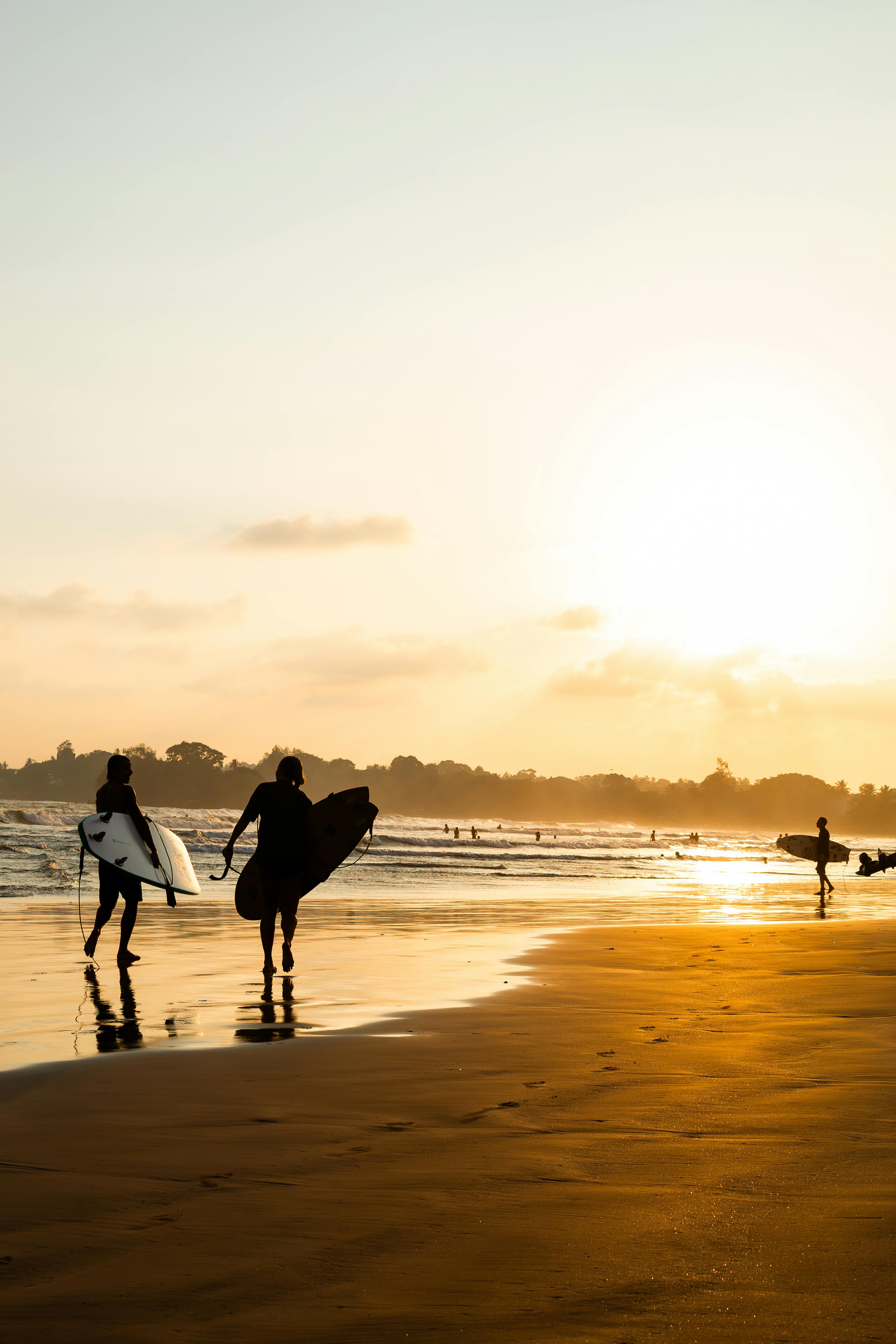 Surfistas al atardecer, Sri Lanka